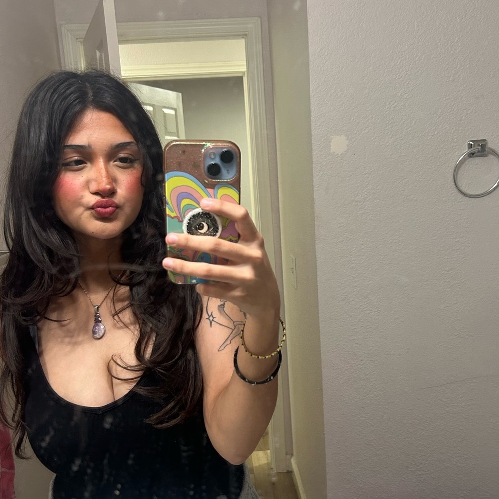 Meet your Posher, Priscila